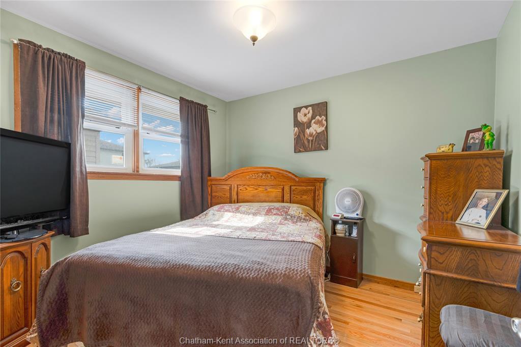 410 Mcnaughton Avenue East, Chatham, ON - Indoor Photo Showing Bedroom