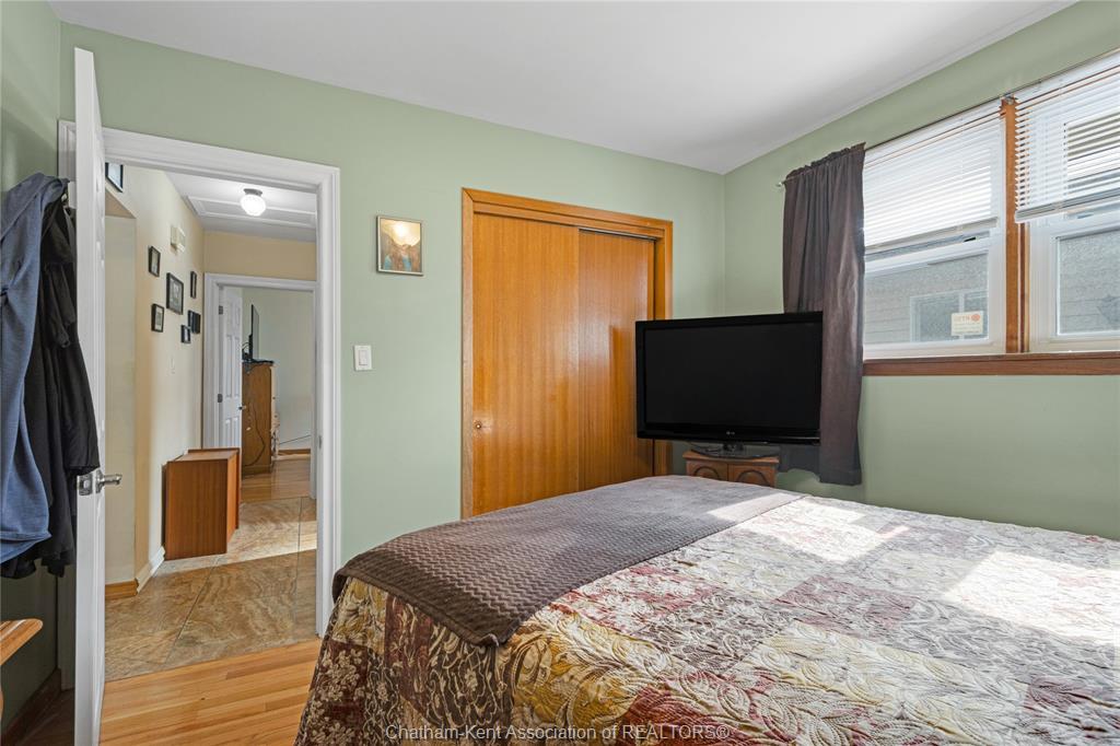 410 Mcnaughton Avenue East, Chatham, ON - Indoor Photo Showing Bedroom