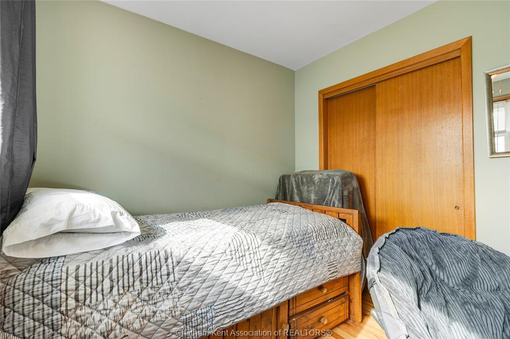 410 Mcnaughton Avenue East, Chatham, ON - Indoor Photo Showing Bedroom