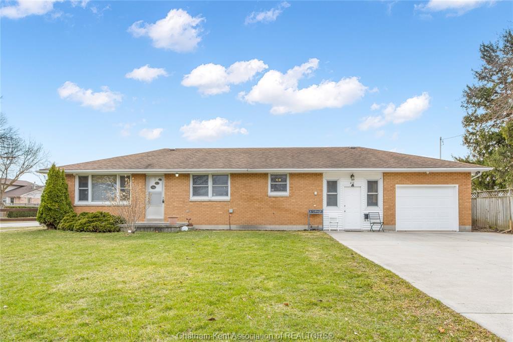 410 Mcnaughton Avenue East, Chatham, ON - Outdoor With Facade