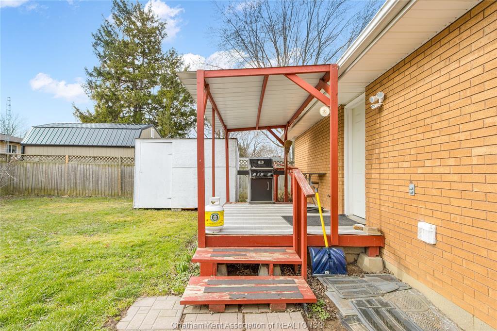 410 Mcnaughton Avenue East, Chatham, ON - Outdoor With Exterior