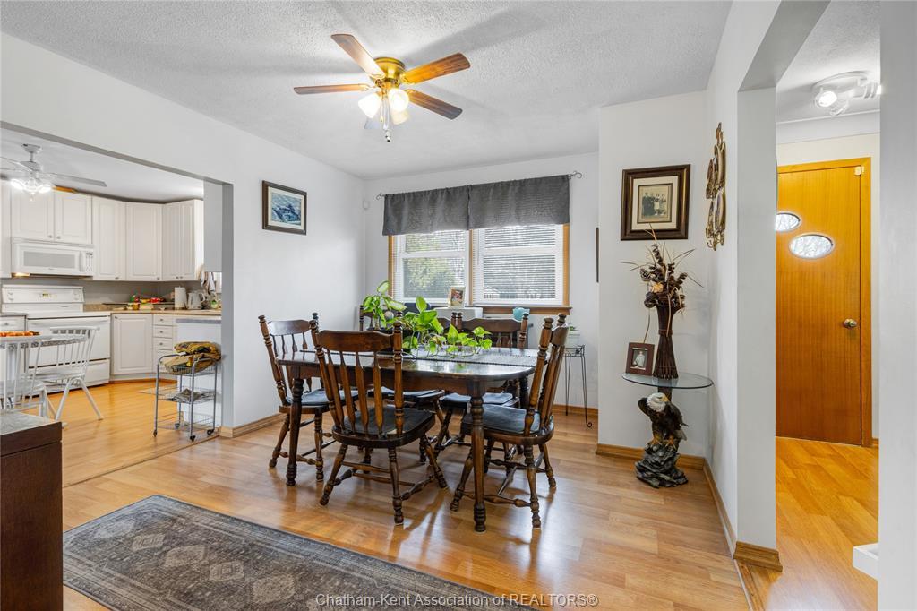 410 Mcnaughton Avenue East, Chatham, ON - Indoor Photo Showing Dining Room