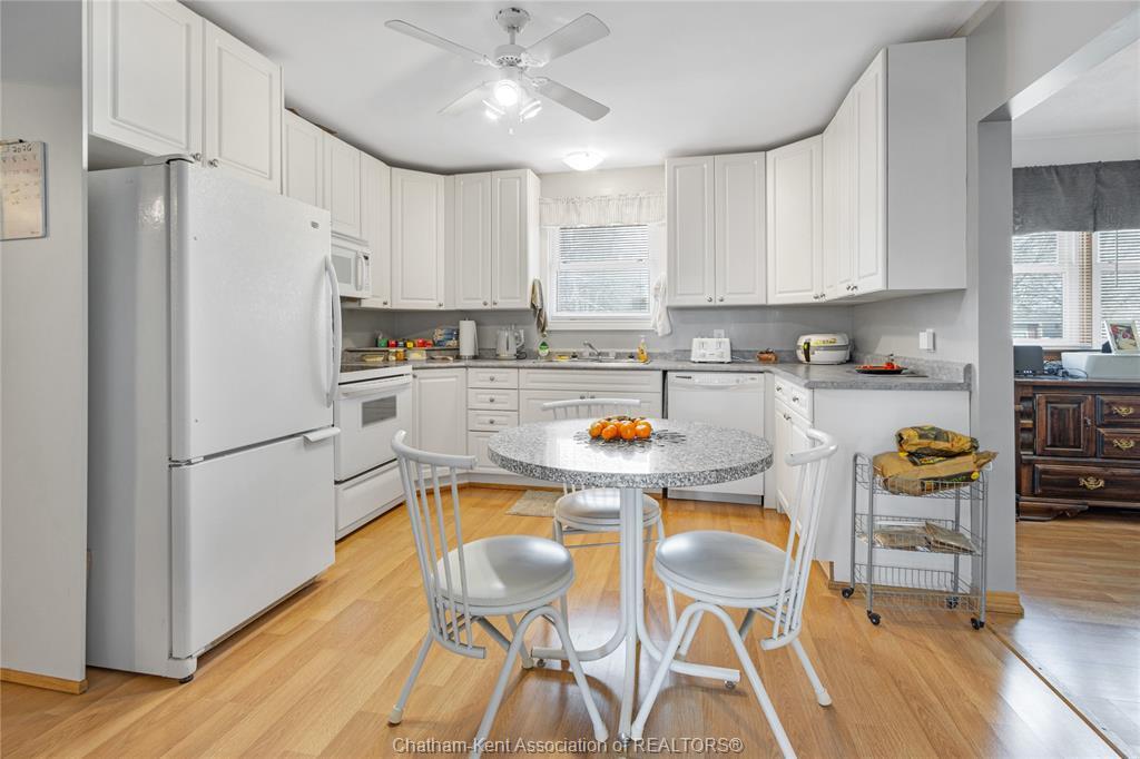 410 Mcnaughton Avenue East, Chatham, ON - Indoor
