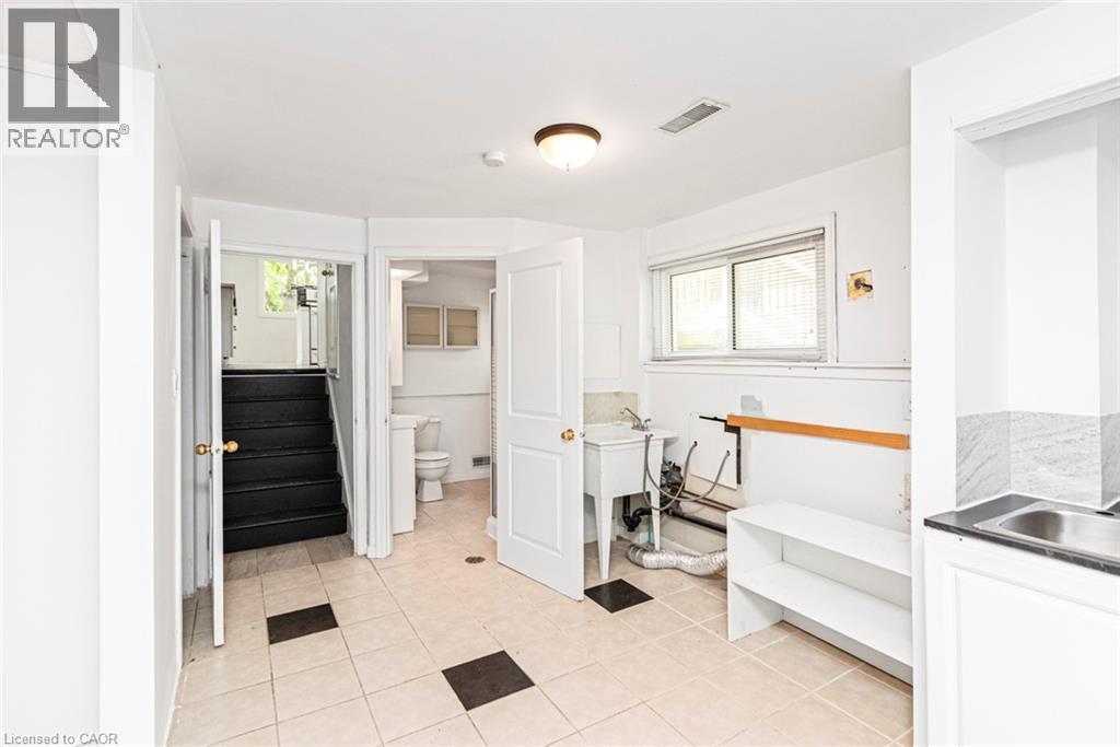 100 Mountain Avenue N, Hamilton, ON - Indoor