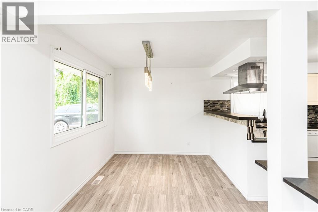 100 Mountain Avenue N, Hamilton, ON - Indoor Photo Showing Other Room