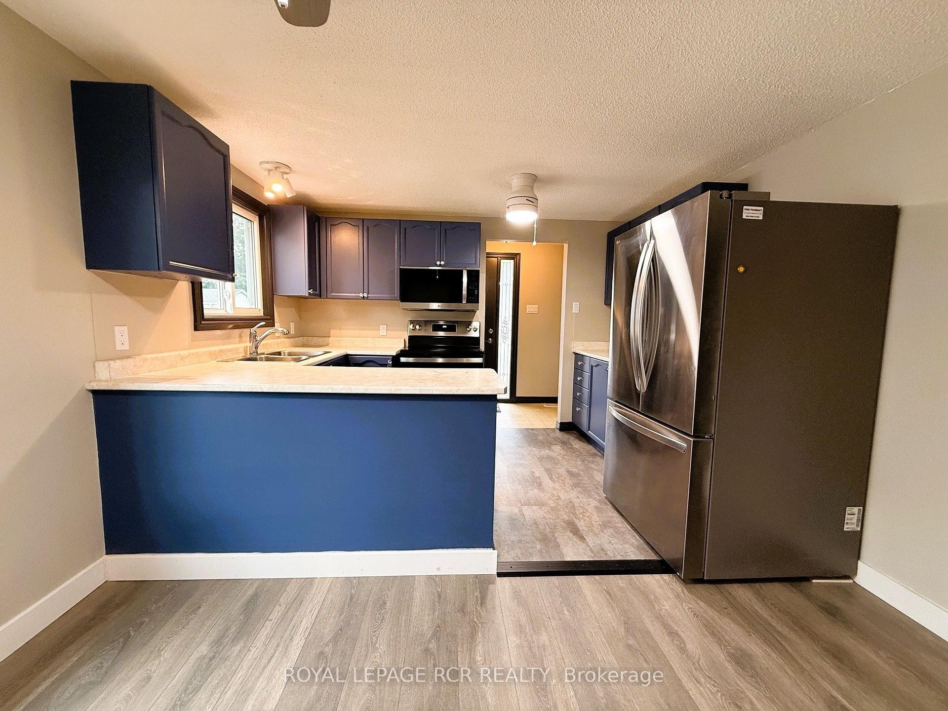 38 Royal Oak Drive, Innisfil, ON - Indoor Photo Showing Kitchen With Double Sink