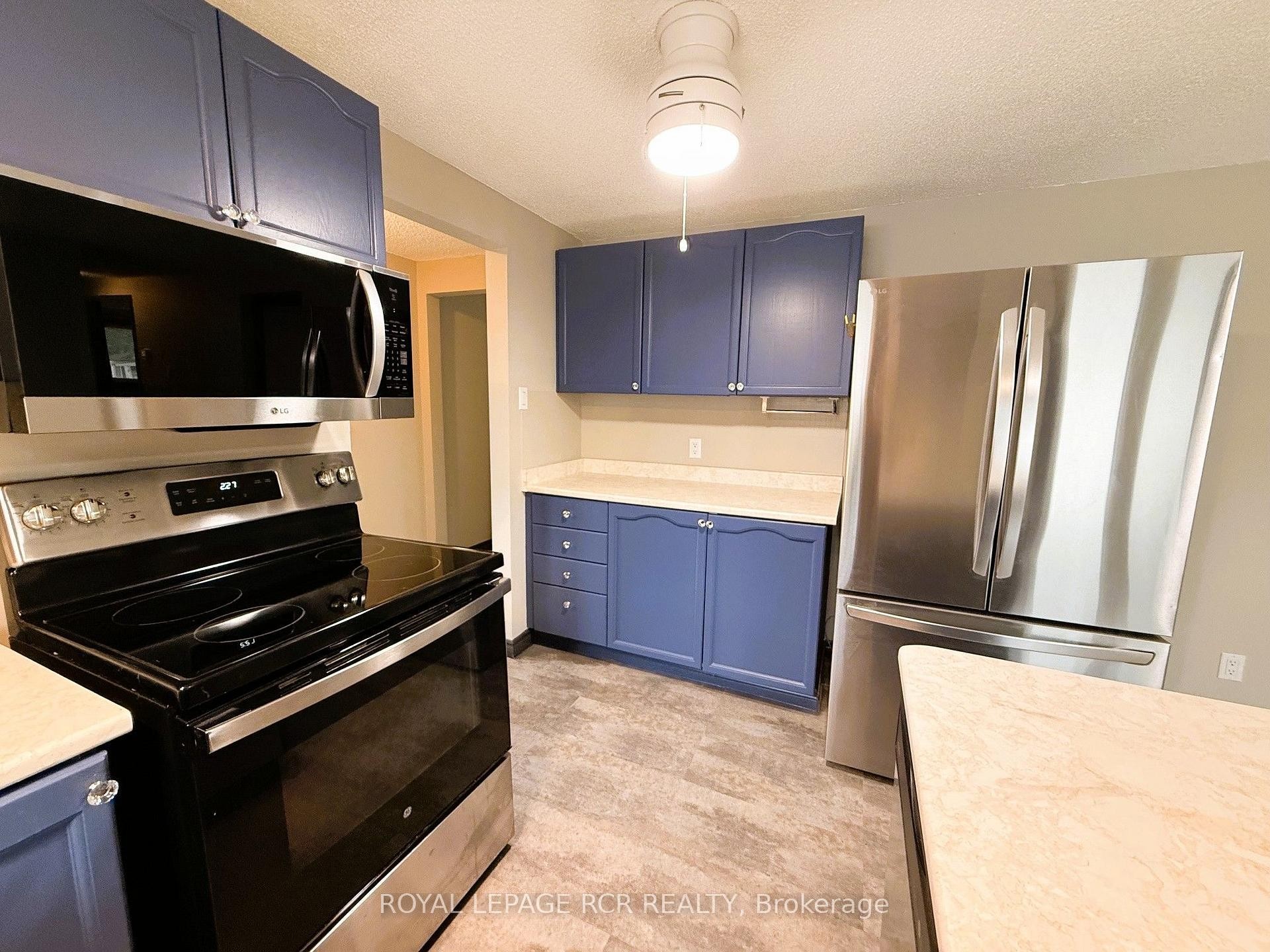 38 Royal Oak Drive, Innisfil, ON - Indoor Photo Showing Kitchen