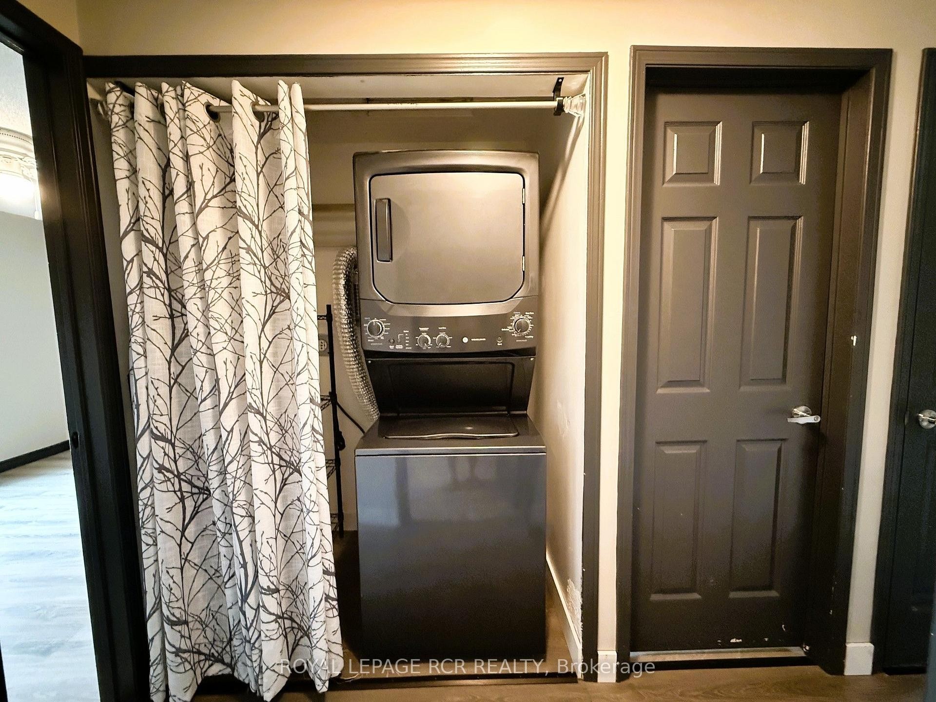 38 Royal Oak Drive, Innisfil, ON - Indoor Photo Showing Laundry Room
