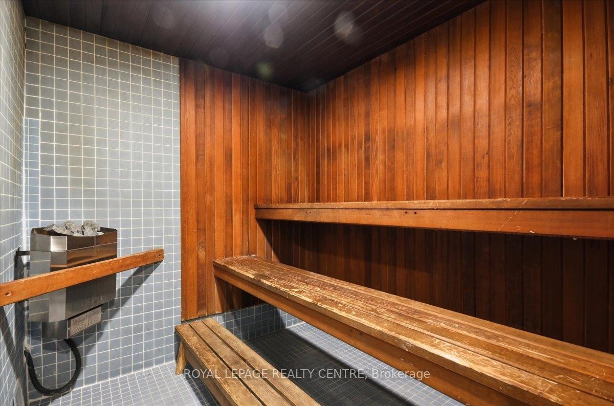 410-1360 Rathburn Road E, Mississauga, ON - Indoor Photo Showing Other Room
