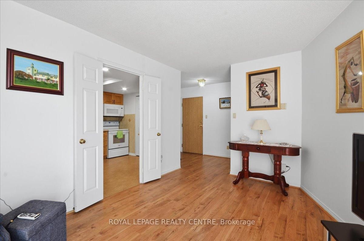 410-1360 Rathburn Road E, Mississauga, ON - Indoor Photo Showing Other Room