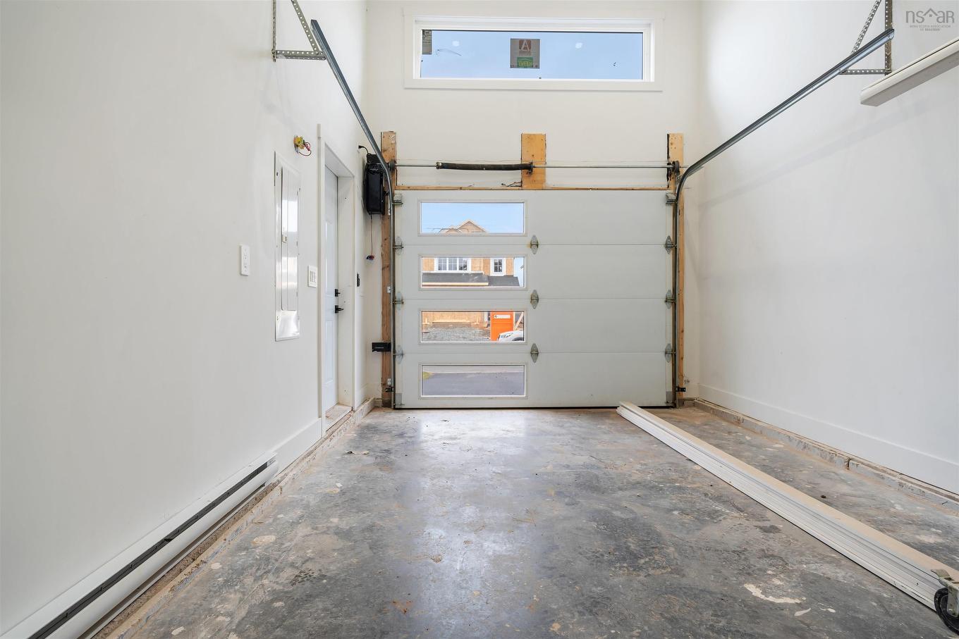 32 Brianna Drive, Lantz, NS - Indoor Photo Showing Garage