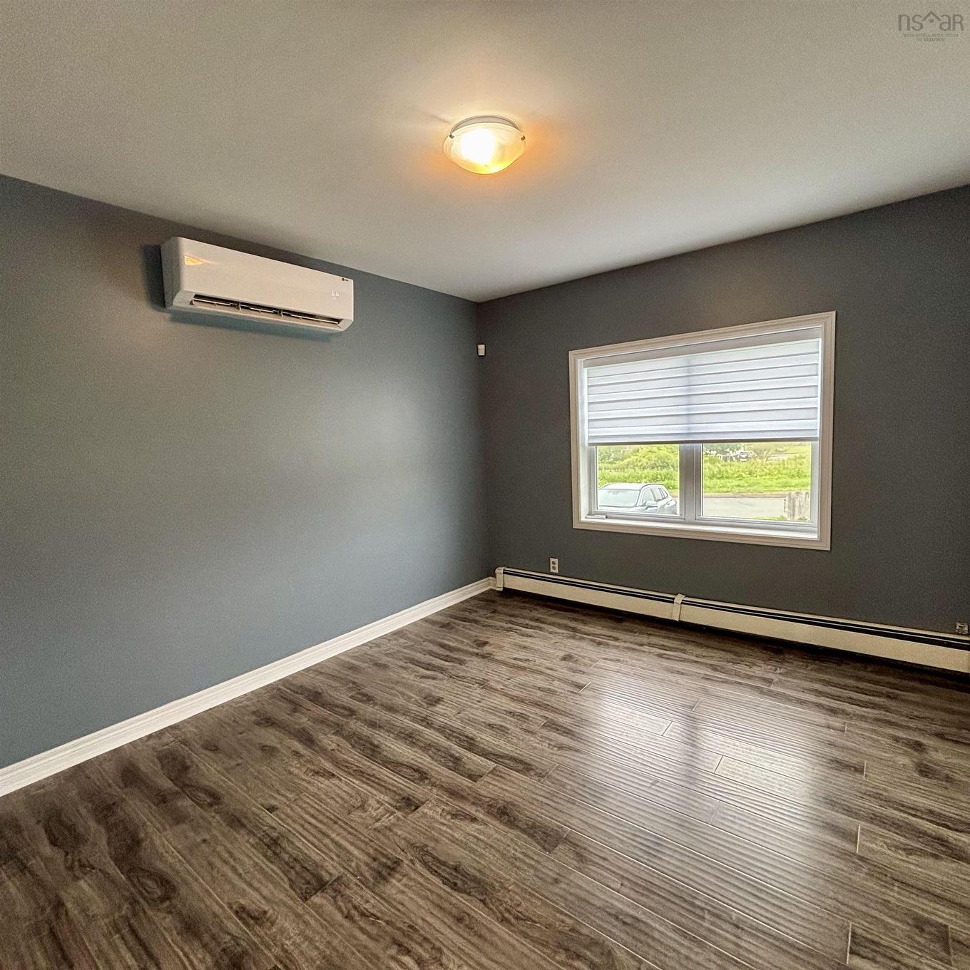 683 Mahon Street, New Waterford, NS - Indoor Photo Showing Other Room