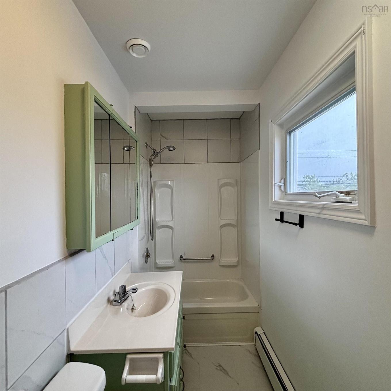683 Mahon Street, New Waterford, NS - Indoor Photo Showing Bathroom