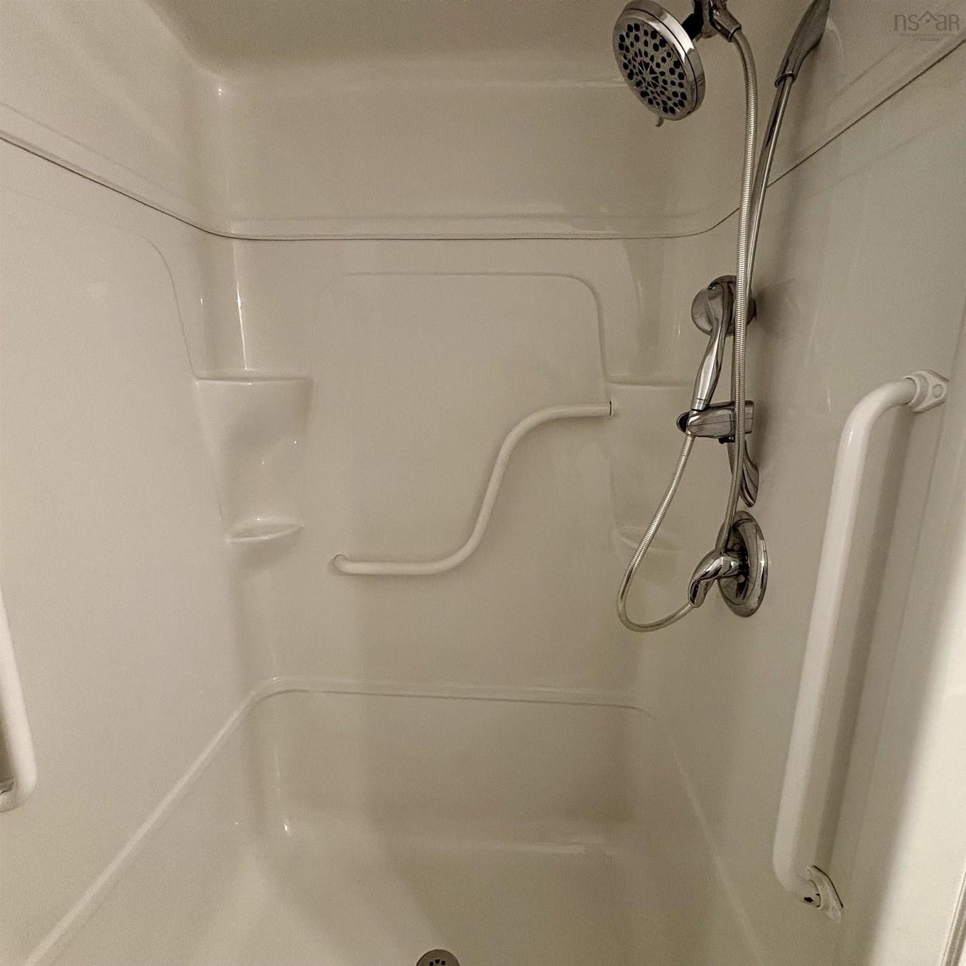 683 Mahon Street, New Waterford, NS - Indoor Photo Showing Bathroom