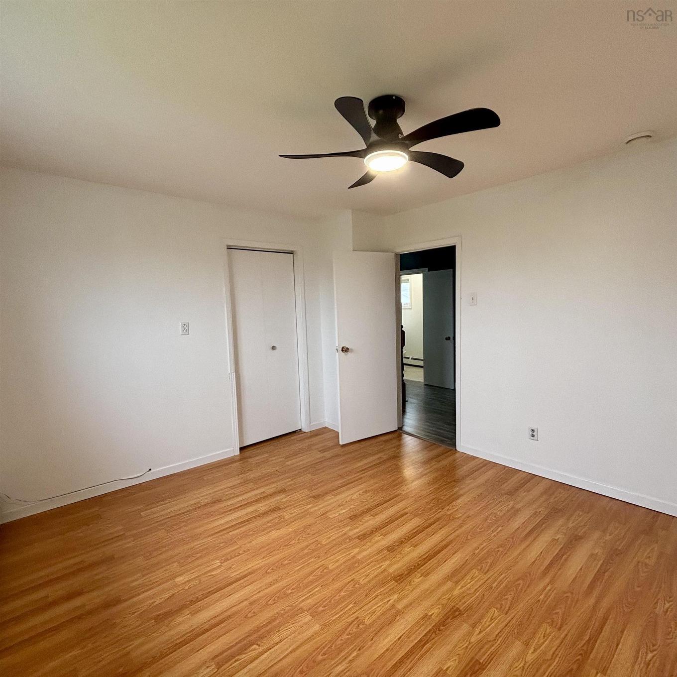 683 Mahon Street, New Waterford, NS - Indoor Photo Showing Other Room