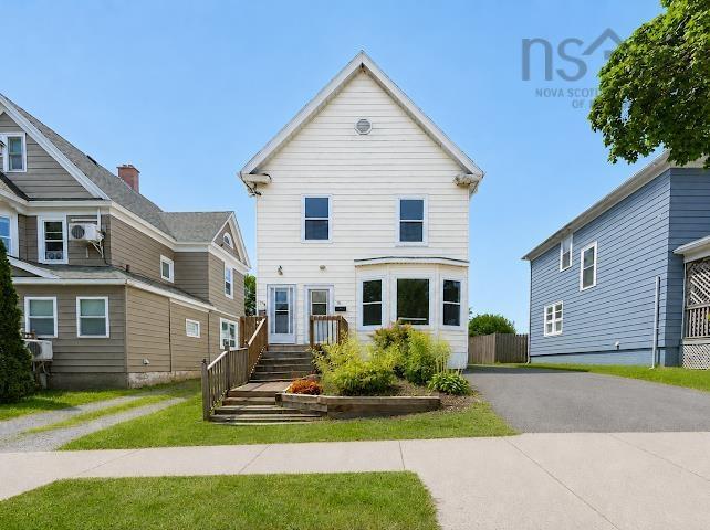 18/20 Queen Street, Sydney, NS - Outdoor With Facade
