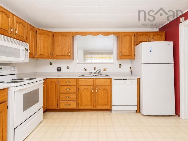 18/20 Queen Street, Sydney, NS - Indoor Photo Showing Kitchen With Double Sink