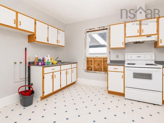 18/20 Queen Street, Sydney, NS - Indoor Photo Showing Kitchen