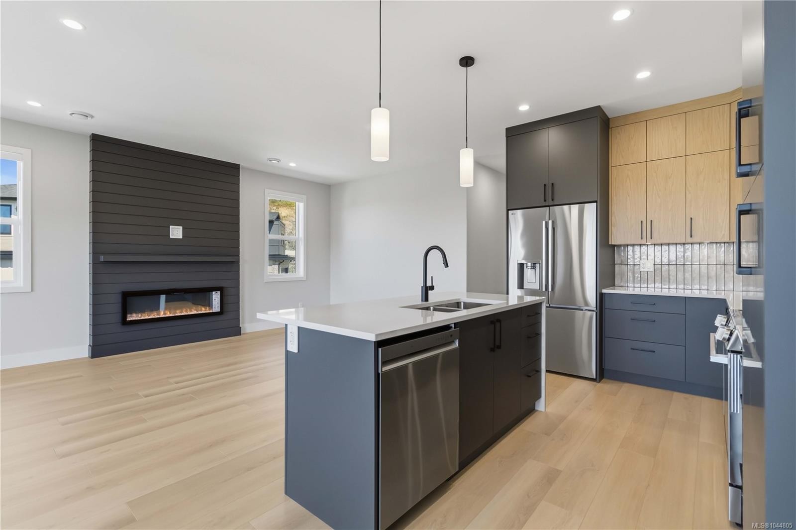 3482 Merlot Terr, Langford, BC - Indoor Photo Showing Kitchen With Double Sink With Upgraded Kitchen