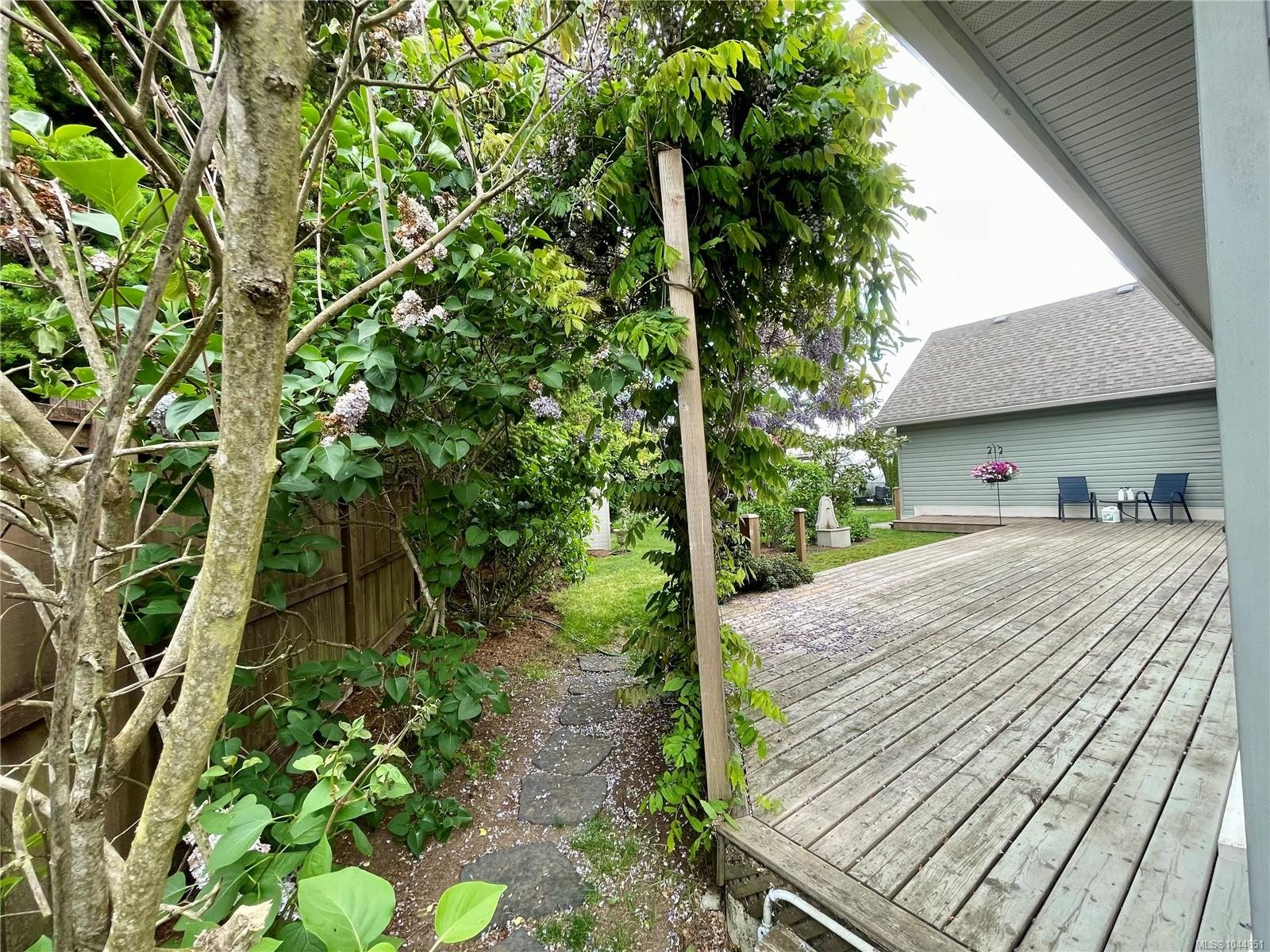 2071 James Edward Pl, Nanaimo, BC