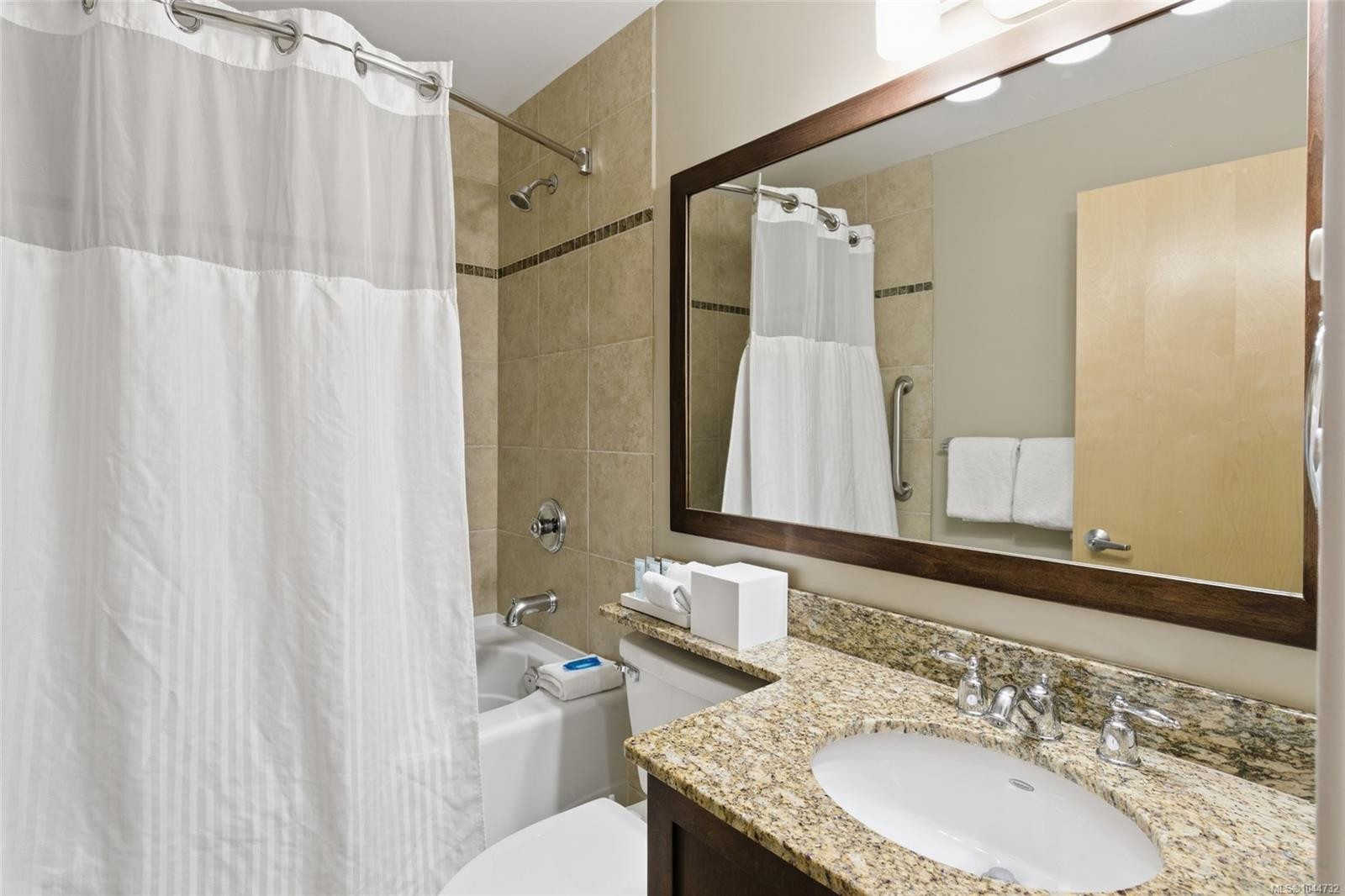 #307C-181 Beachside Dr, Parksville, BC - Indoor Photo Showing Bathroom