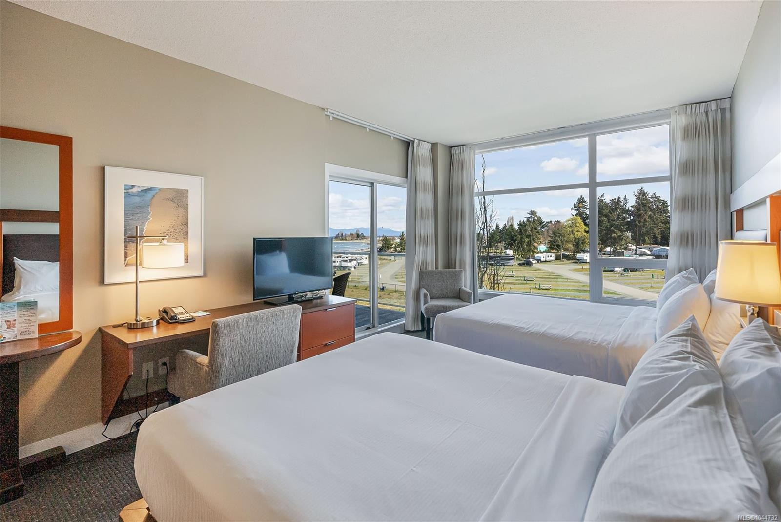 #307C-181 Beachside Dr, Parksville, BC - Indoor Photo Showing Bedroom