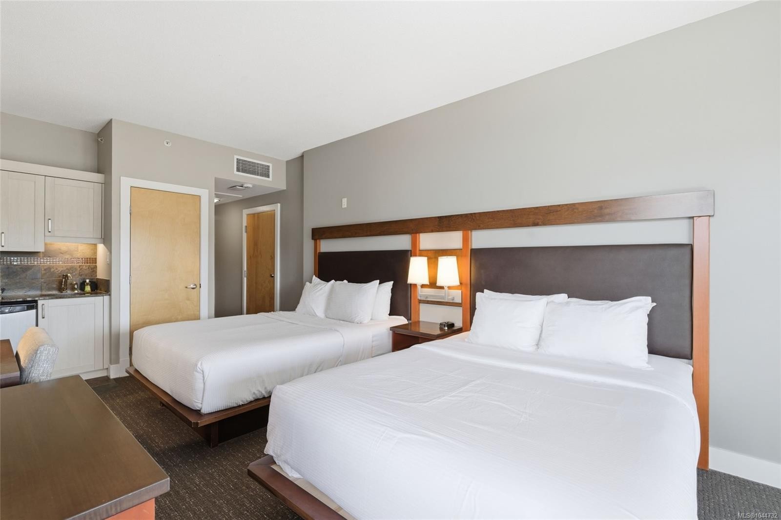 #307C-181 Beachside Dr, Parksville, BC - Indoor Photo Showing Bedroom