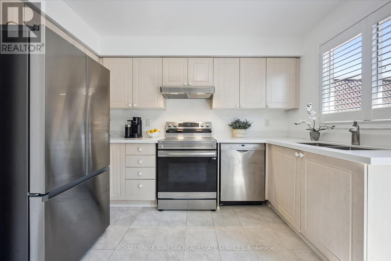 5147 Ravine Crescent, Burlington, ON - Indoor Photo Showing Kitchen