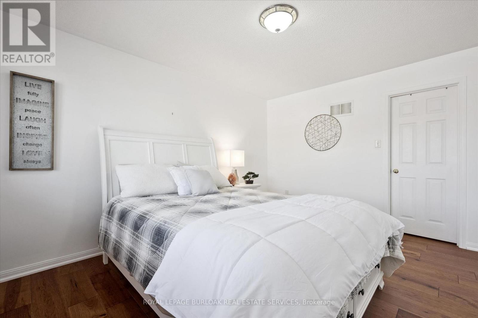 5147 Ravine Crescent, Burlington, ON - Indoor Photo Showing Bedroom