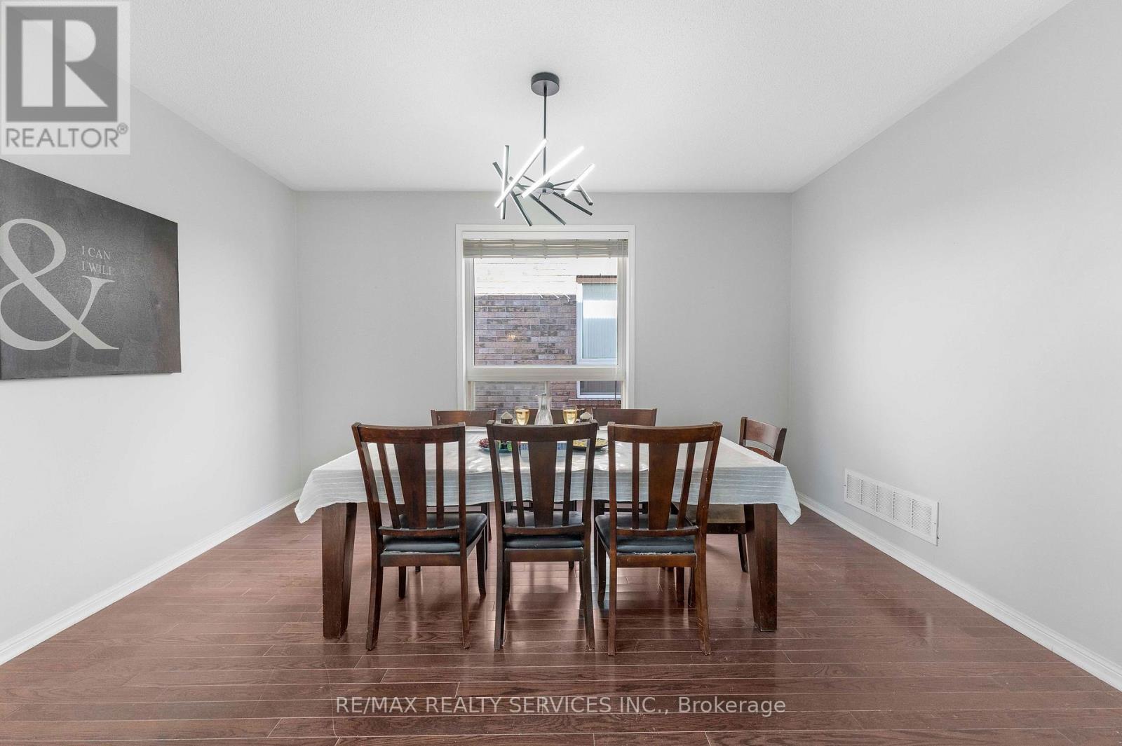 3696 Waterfall Crescent, Mississauga, ON - Indoor Photo Showing Dining Room