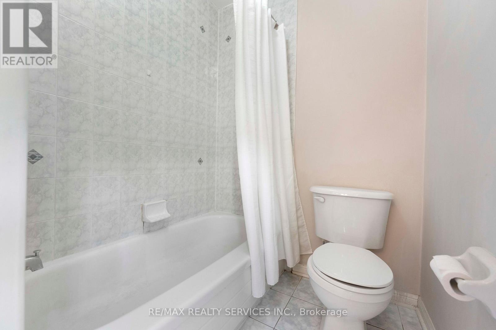 3696 Waterfall Crescent, Mississauga, ON - Indoor Photo Showing Bathroom