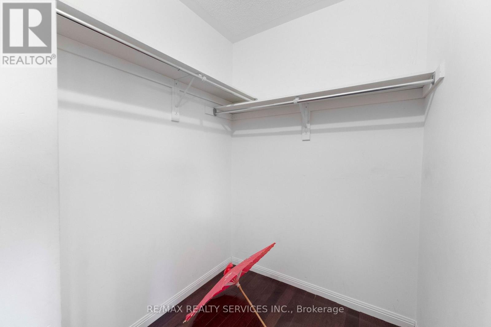 3696 Waterfall Crescent, Mississauga, ON - Indoor With Storage