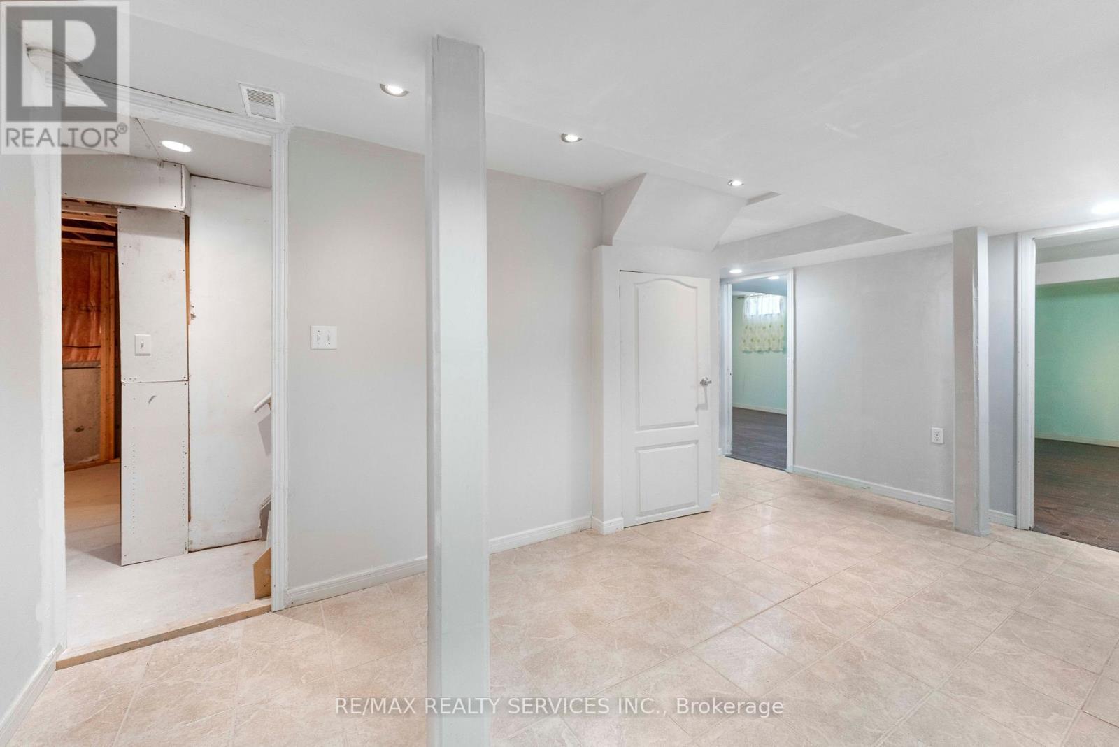 3696 Waterfall Crescent, Mississauga, ON - Indoor Photo Showing Other Room