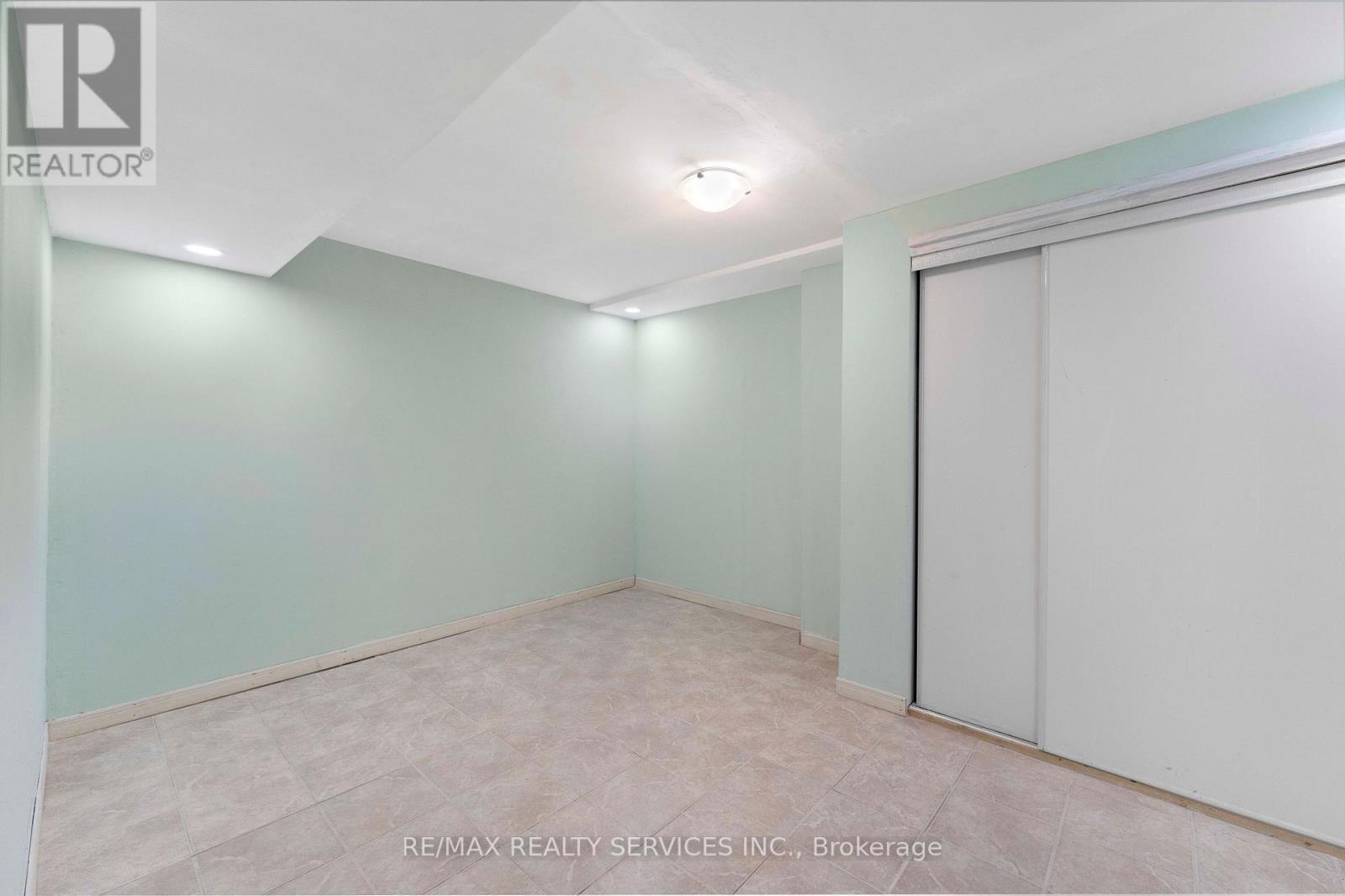 3696 Waterfall Crescent, Mississauga, ON - Indoor Photo Showing Other Room