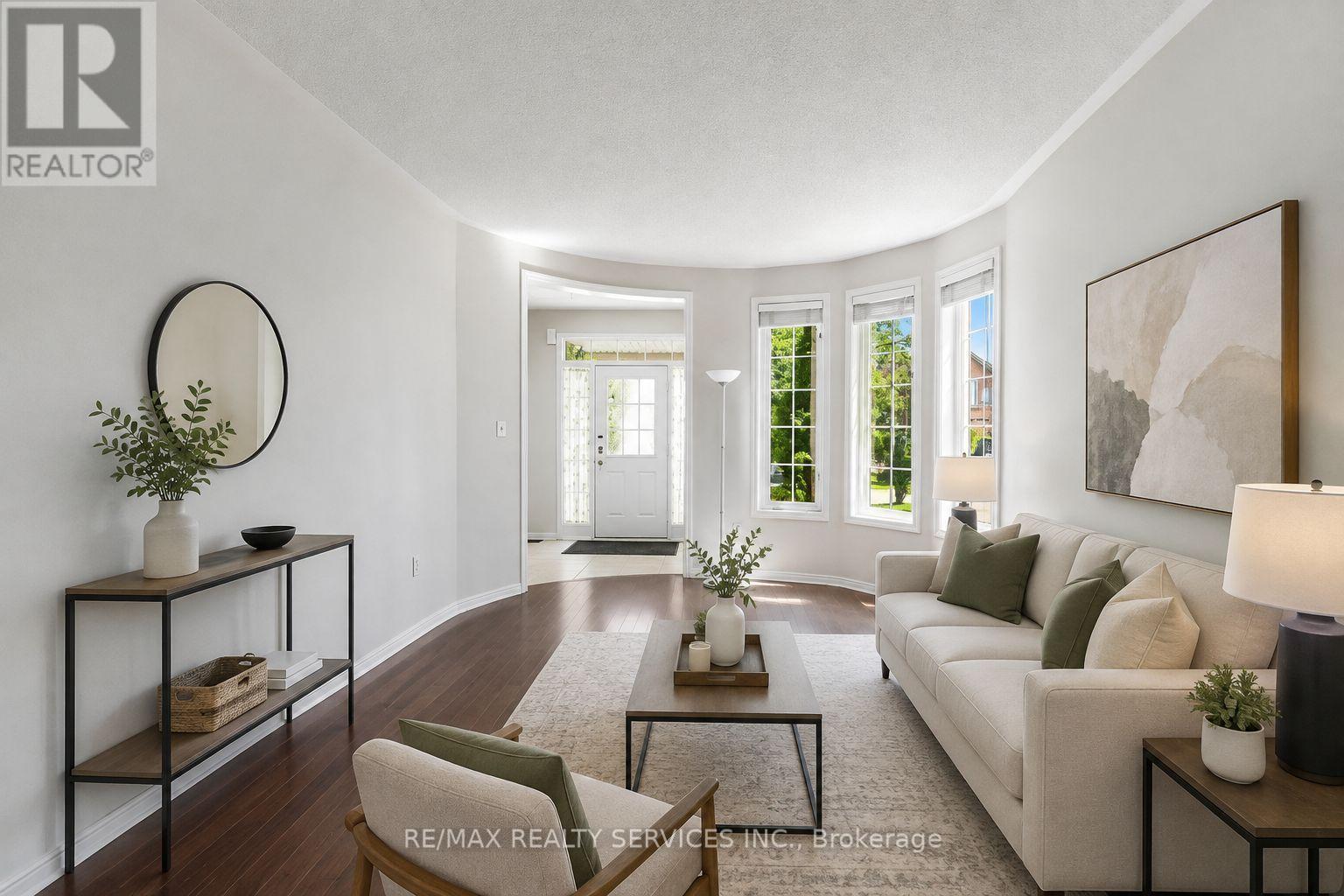 3696 Waterfall Crescent, Mississauga, ON - Indoor Photo Showing Living Room