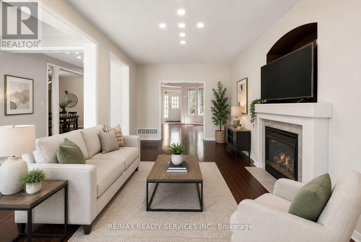 3696 Waterfall Crescent, Mississauga, ON - Indoor Photo Showing Living Room With Fireplace