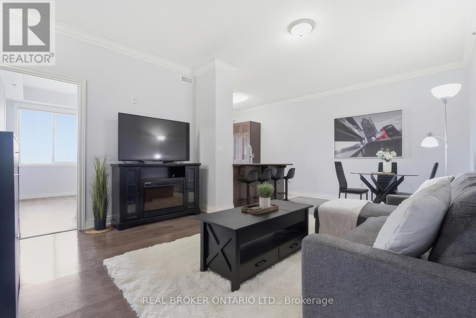 414 - 1440 Gordon Street, Guelph, ON - Indoor Photo Showing Living Room