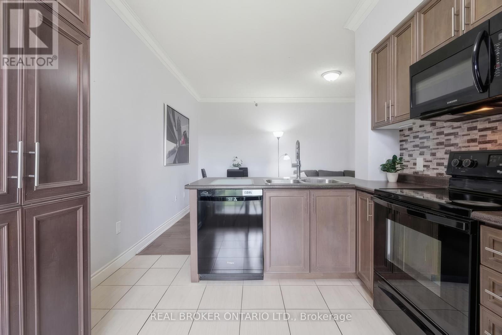 414 - 1440 Gordon Street, Guelph, ON - Indoor Photo Showing Kitchen