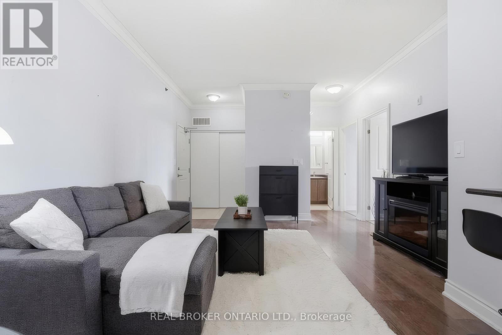 414 - 1440 Gordon Street, Guelph, ON - Indoor Photo Showing Living Room