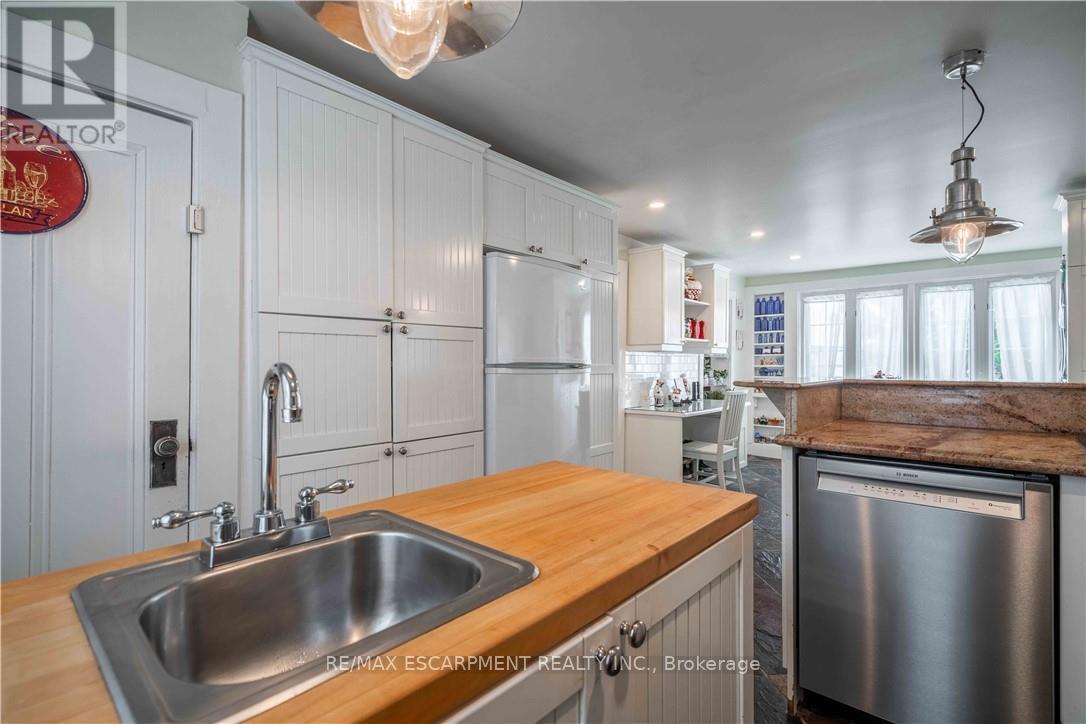 99 Argyle Street N, Haldimand, ON - Indoor Photo Showing Kitchen