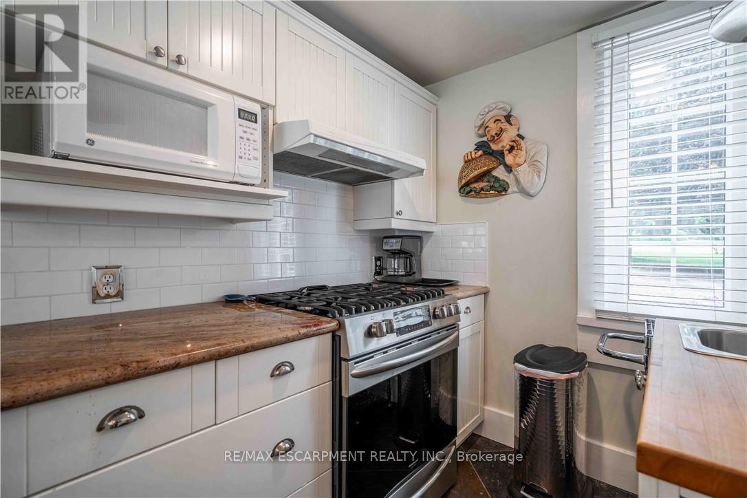 99 Argyle Street N, Haldimand, ON - Indoor Photo Showing Kitchen