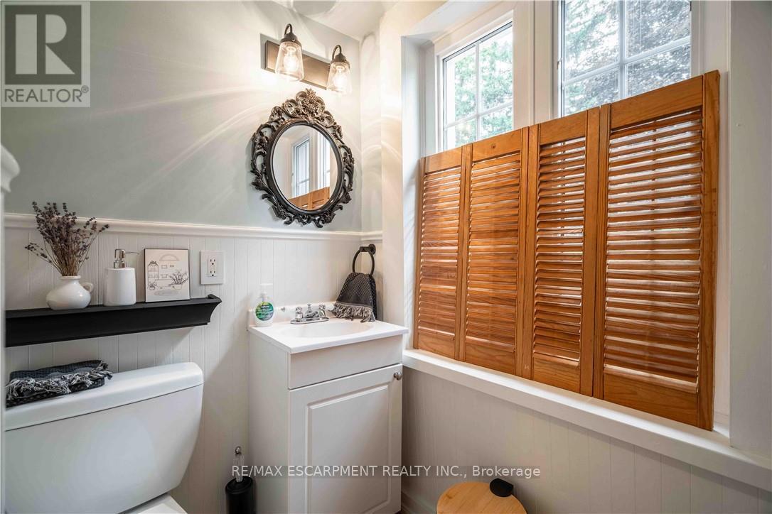 99 Argyle Street N, Haldimand, ON - Indoor Photo Showing Bathroom