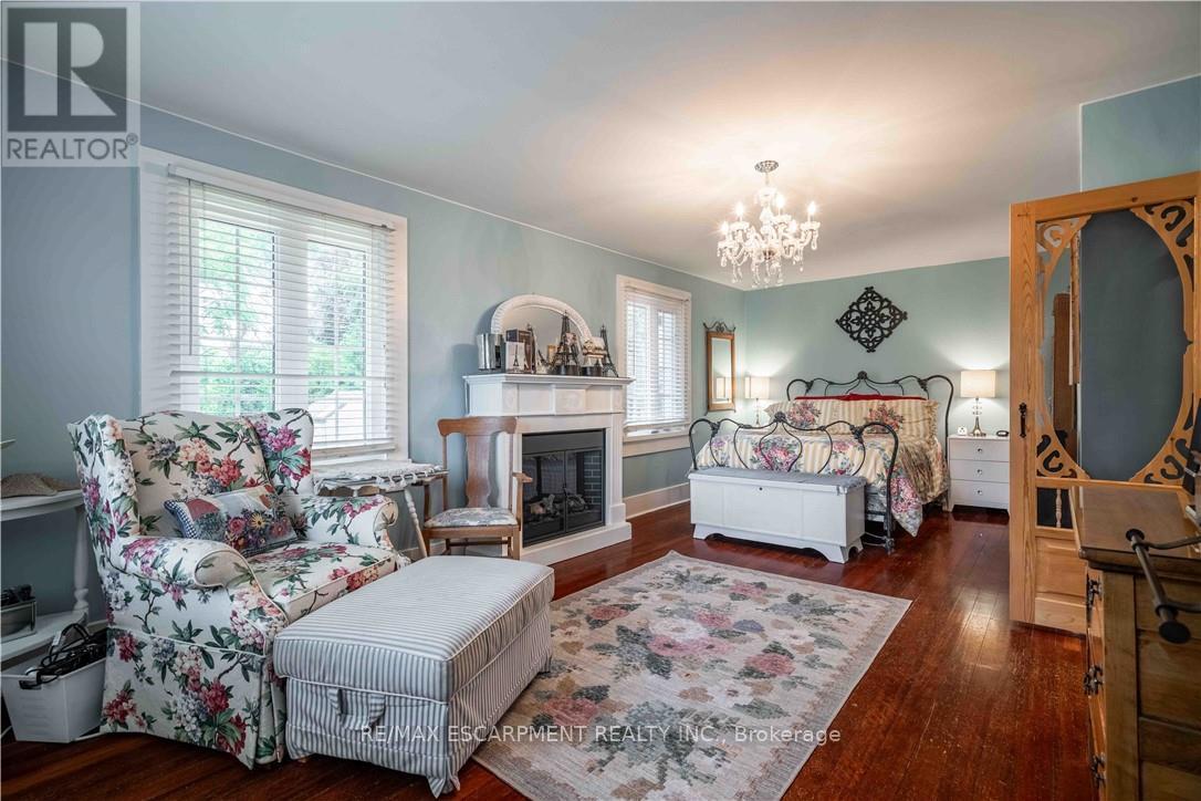 99 Argyle Street N, Haldimand, ON - Indoor Photo Showing Living Room With Fireplace