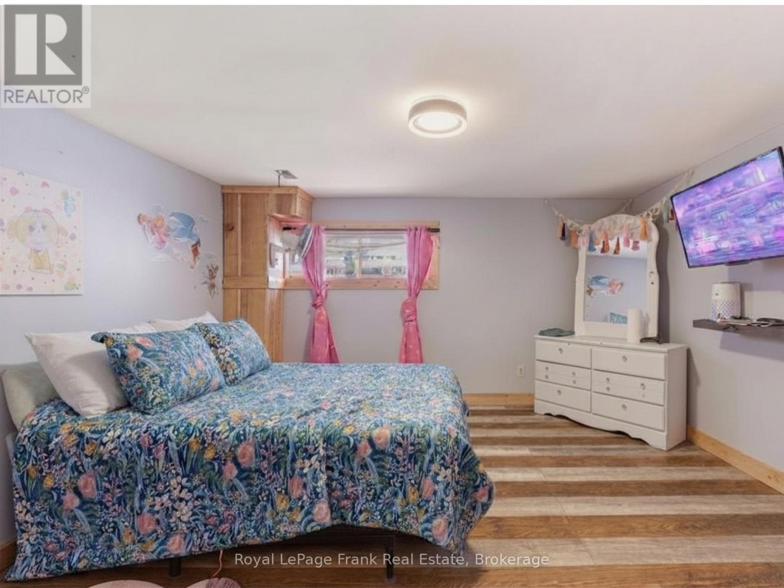 241 Bellevue Drive, Quinte West, ON - Indoor Photo Showing Bedroom
