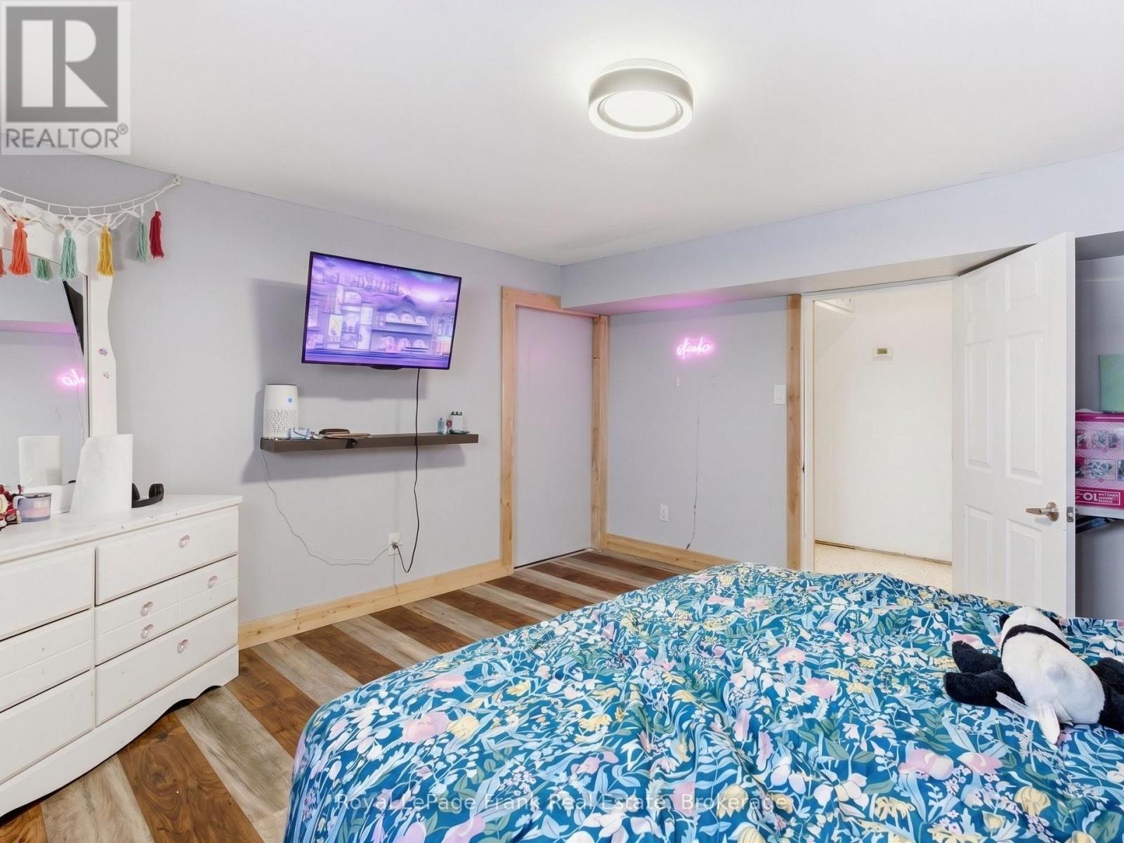 241 Bellevue Drive, Quinte West, ON - Indoor Photo Showing Bedroom