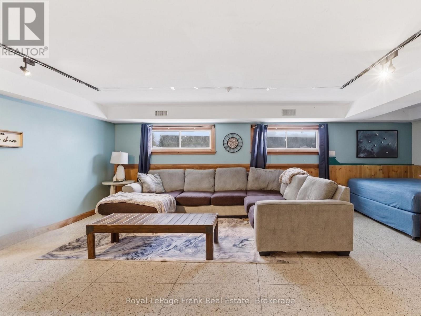 241 Bellevue Drive, Quinte West, ON - Indoor Photo Showing Living Room