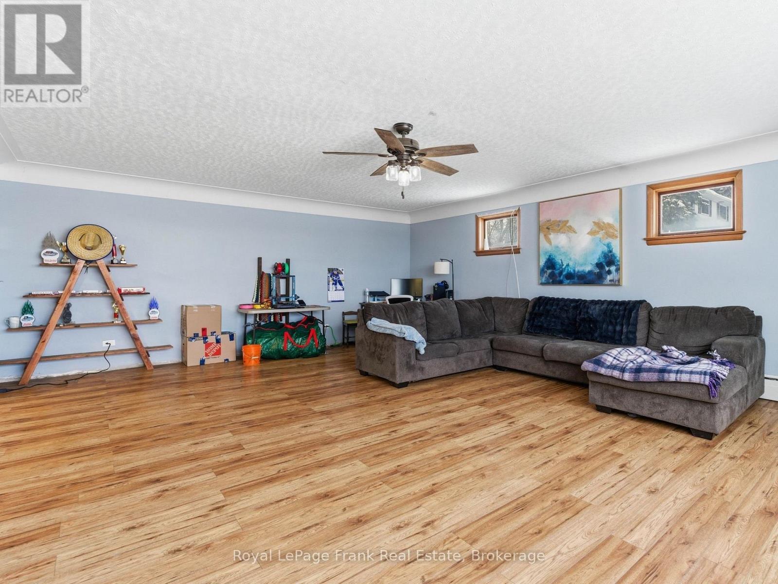 241 Bellevue Drive, Quinte West, ON - Indoor Photo Showing Living Room