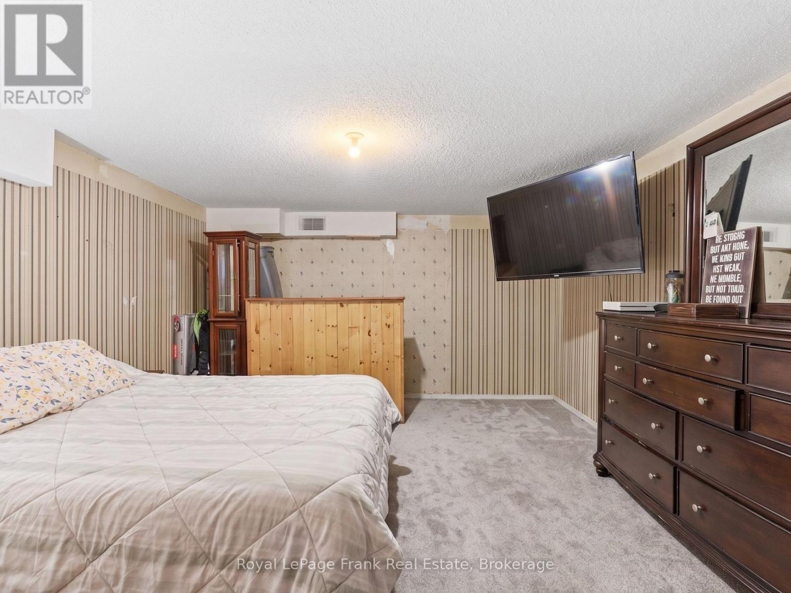 241 Bellevue Drive, Quinte West, ON - Indoor Photo Showing Bedroom
