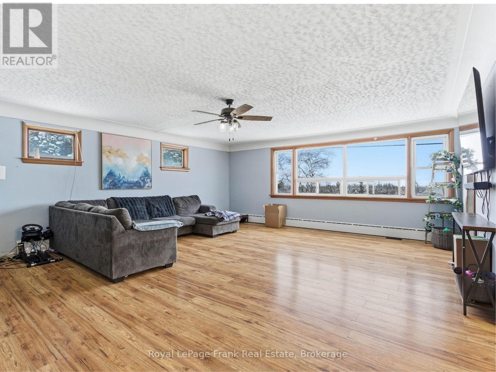 241 Bellevue Drive, Quinte West, ON - Indoor Photo Showing Living Room