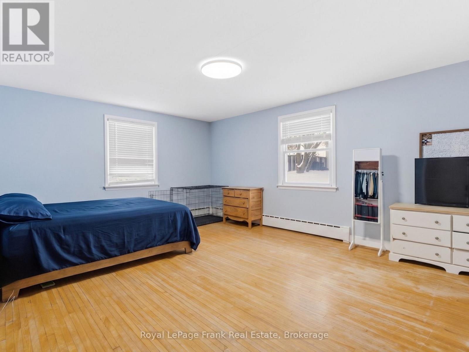 241 Bellevue Drive, Quinte West, ON - Indoor Photo Showing Bedroom